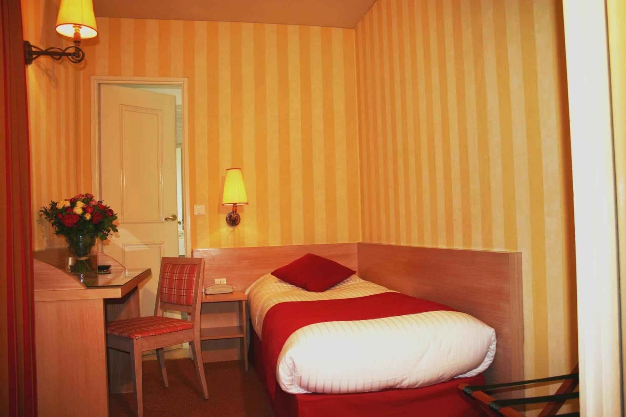 Hotel Delambre Paris Bagian luar foto